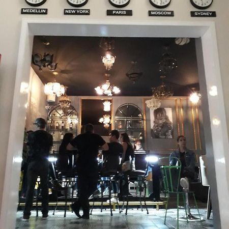 Nomad Hostel Меделин Екстериор снимка