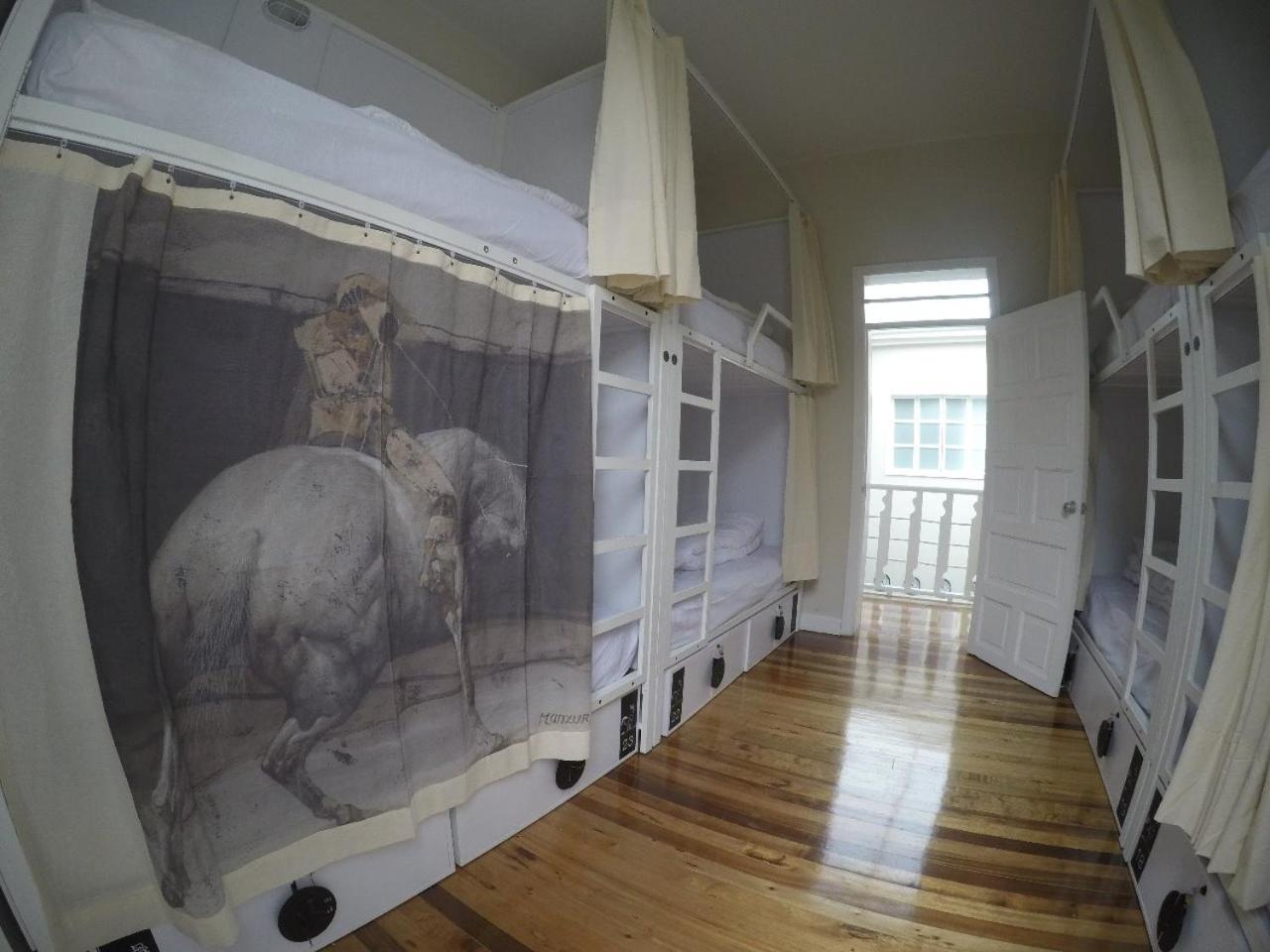Nomad Hostel Меделин Екстериор снимка
