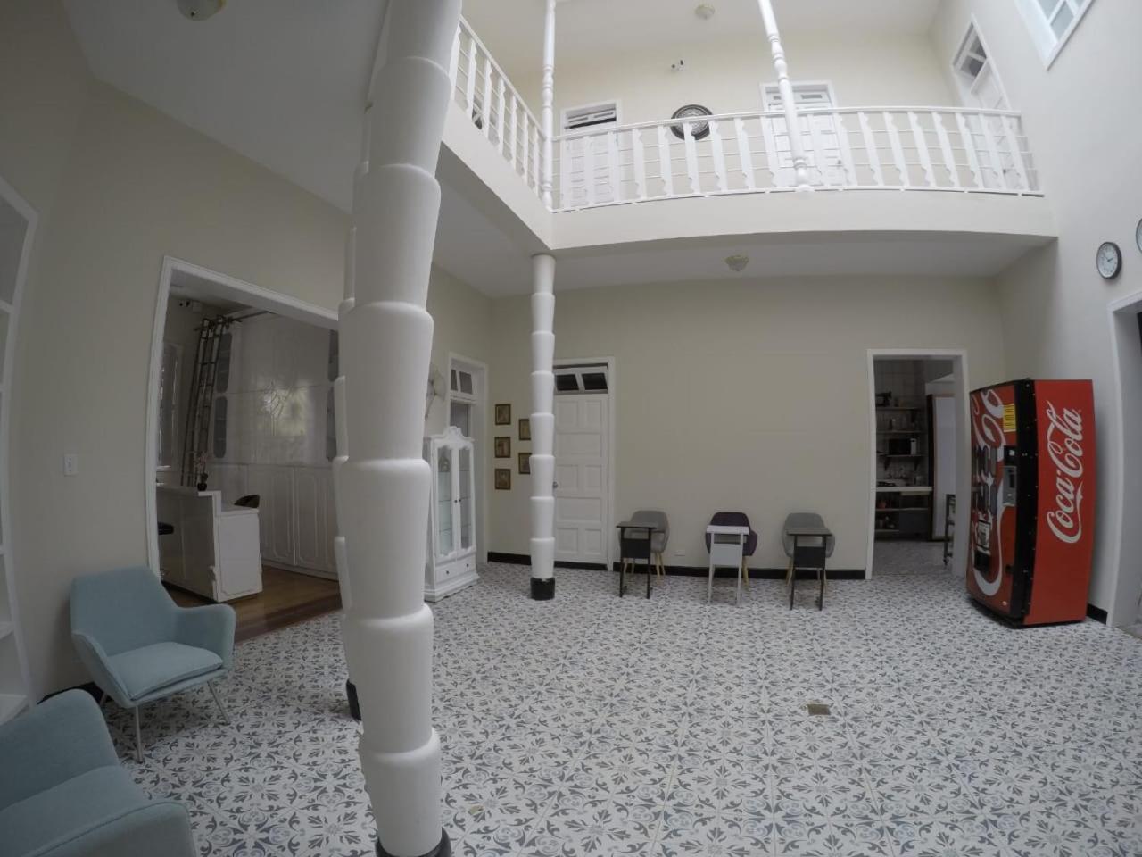 Nomad Hostel Меделин Екстериор снимка