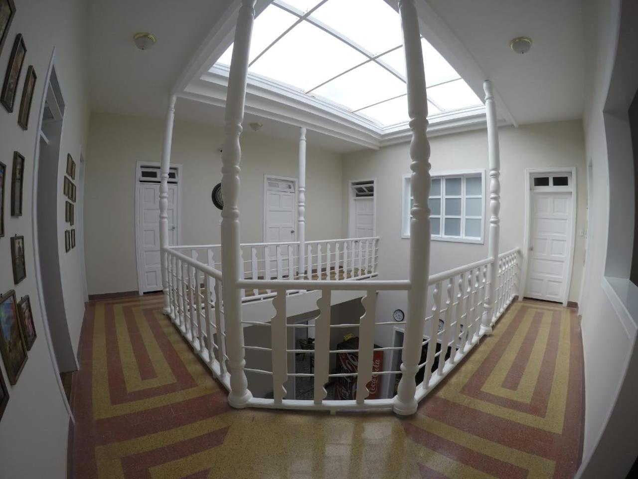 Nomad Hostel Меделин Екстериор снимка
