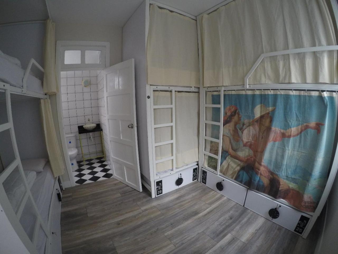 Nomad Hostel Меделин Екстериор снимка