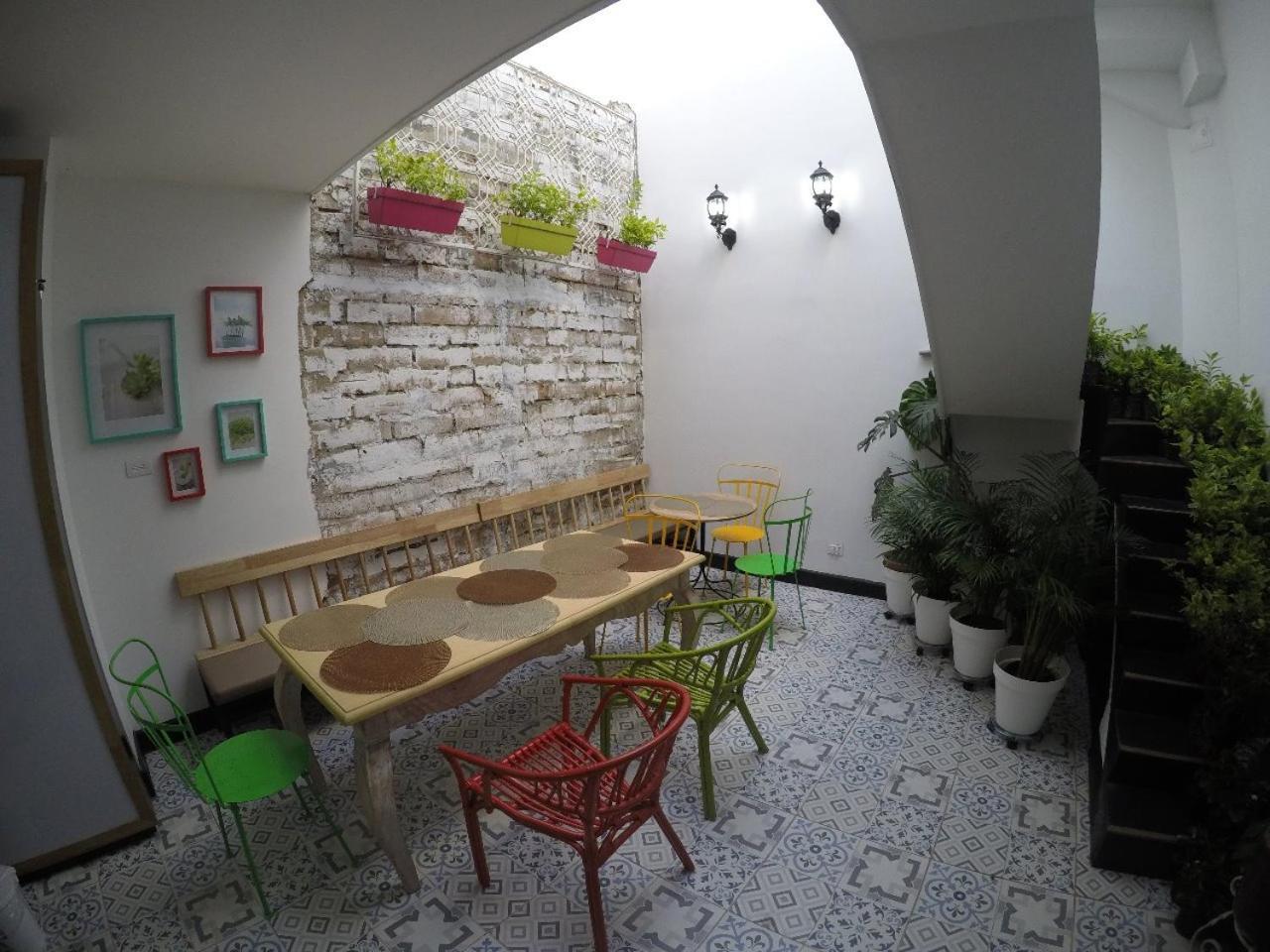 Nomad Hostel Меделин Екстериор снимка
